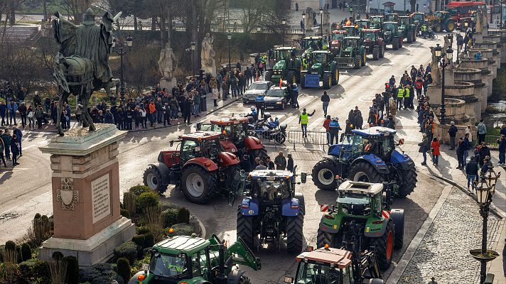 Telediario 1 - Las protestas de los agricultores provocan cortes de tráfico por todo el país
