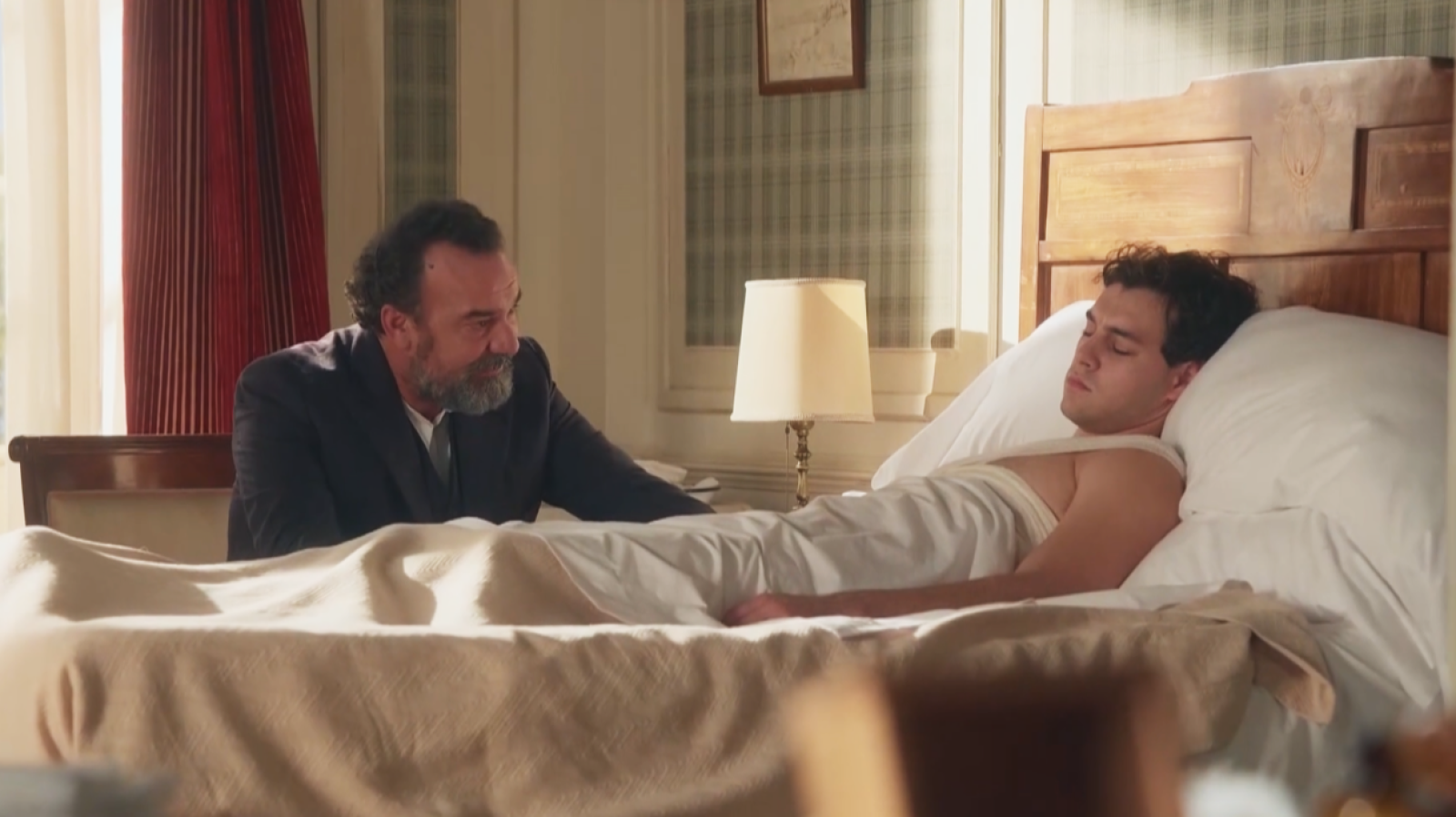 La Promesa: Curro llama "padre" a Alonso - La promesa | Ver