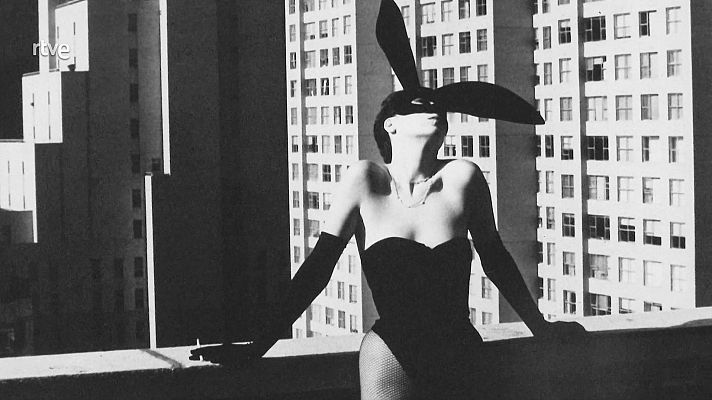 Atención obras - Exposición Helmut Newton