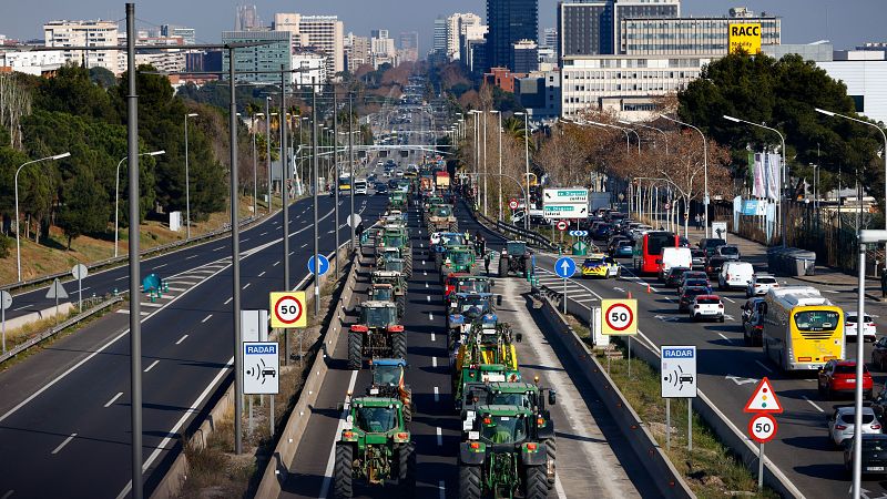 La situación del campo protagoniza el debate en el Congreso - Telediario 2 | Ver