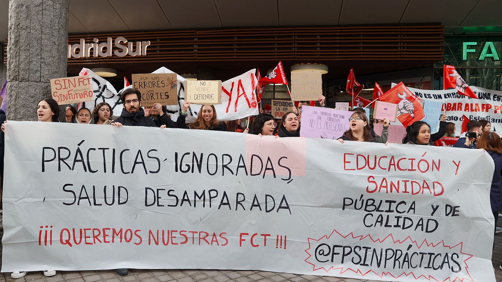 Estudiantes de FP pública se manifiestan ante la falta de prácticas | Ver