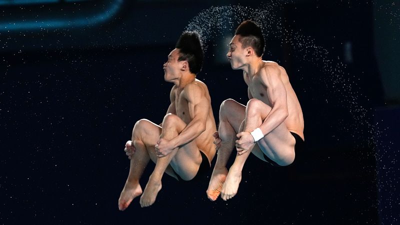 El salto de más 100 puntos de los chinos Lian y Yang para lograr su tercer título seguido en plataforma