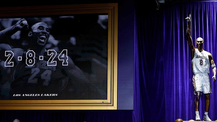 Baloncesto en RTVE - Los Angeles Lakers conmemoran a Kobe Bryant con una estatua en un acto con la plana mayor de la NBA