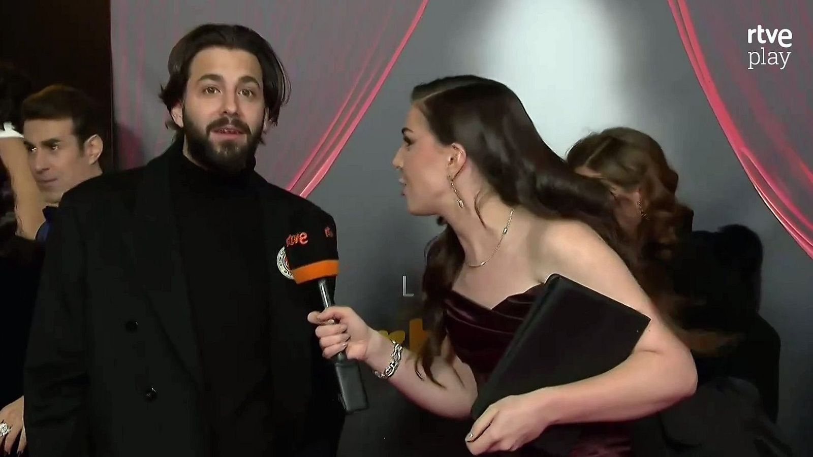 Goya 2024: Salvador Sobral corta a Inés Hernand al hablar de "Zorra" | Ver