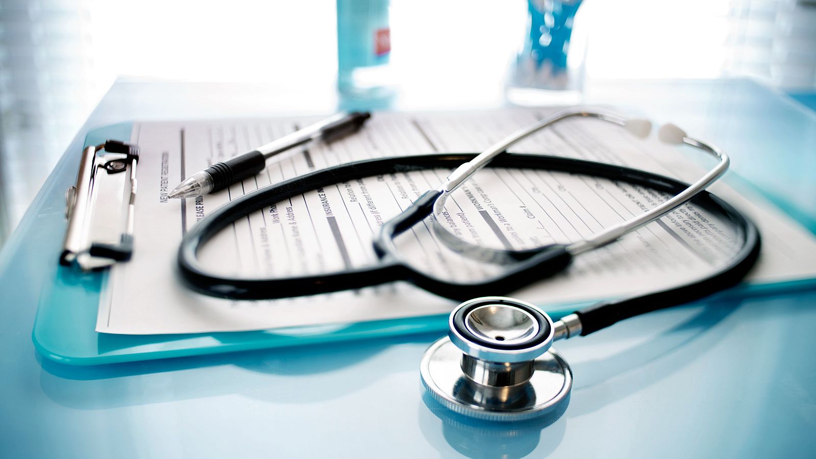 La mitad de la población en EE.UU. tiene problemas para costear la sanidad | Ver