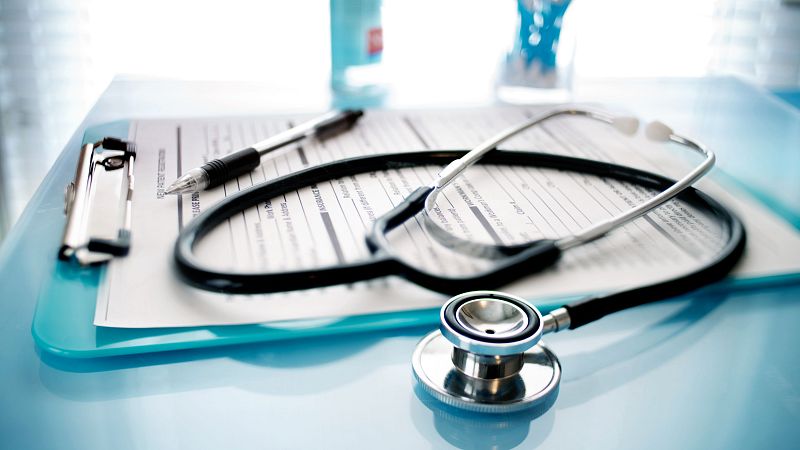 La mitad de la población en EE.UU. tiene problemas para costear la sanidad | Ver