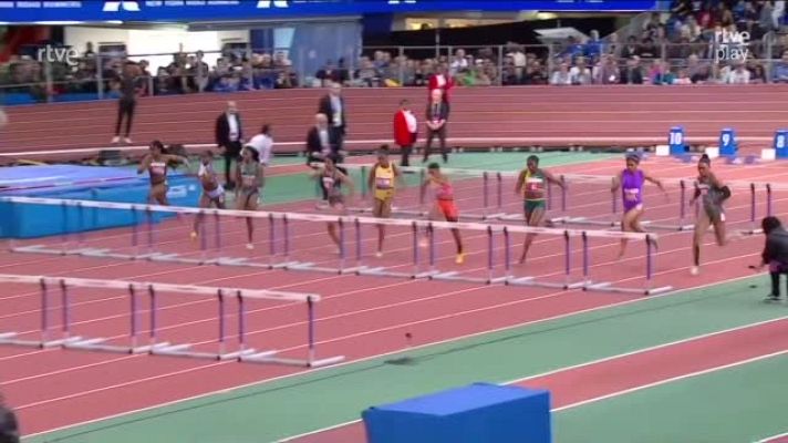 Atletismo - Charlton pulveriza el récord del mundo de 60 metros vallas