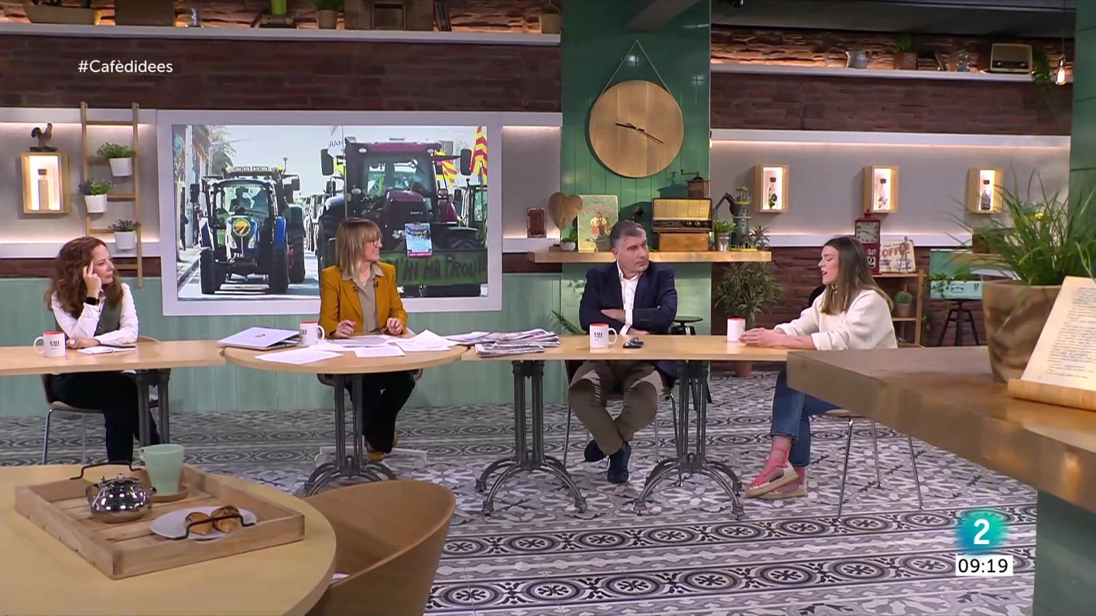 Gemma Nierga entrevista Sílvia Paneque. Coneixem el testimoni de Laia Angrill, ramadera de l’Alt Urgell. I parlem del protagonisme de la cantant a la Superbowl