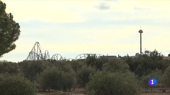 L'Informatiu - Dues persones en estat crític per la caiguda d'un arbre a Port Aventura