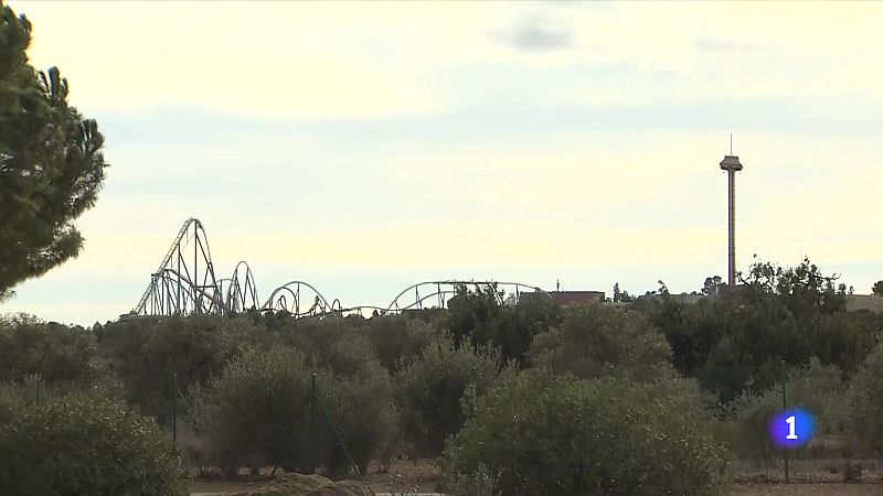 Dues persones en estat crític per la caiguda d'un arbre a Port Aventura - L'Informatiu | Ver