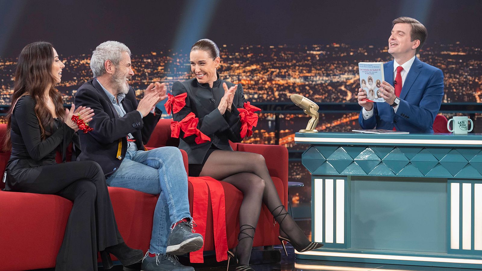 Entrevista a los Maestros de la Costura  en Late Xou - VER AHORA - Late Xou con Marc Giró | Ver