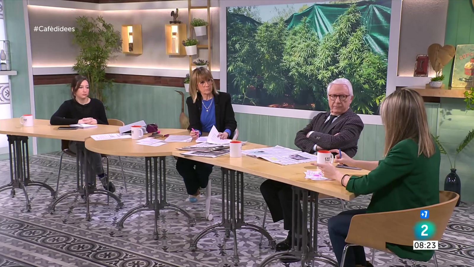 Gemma Nierga entrevista Eduard Sallent. Parlem de la mobilització del sector dels agricultors. I celebrem el Dia Mundial de la Ràdio visitant el Museu RTVE