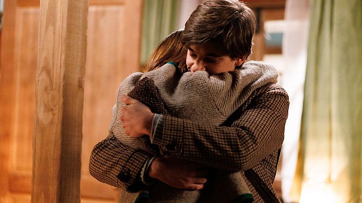 Salón de té La Moderna - Marta anima a Pablo a irse a Jerez