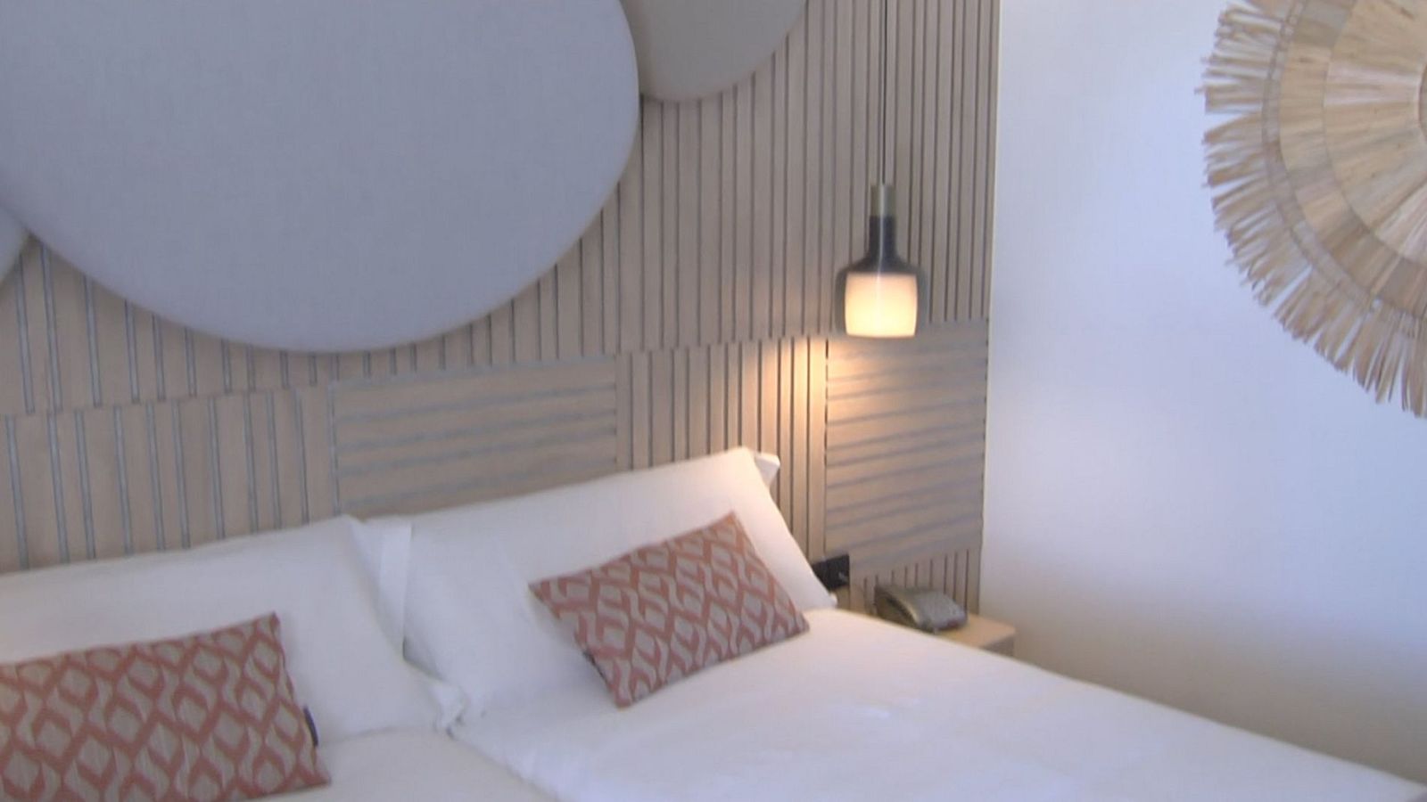 La habitación inteligente: el futuro del turismo en la Comunitat Valenciana - L'informatiu - Comunitat Valenciana | Ver