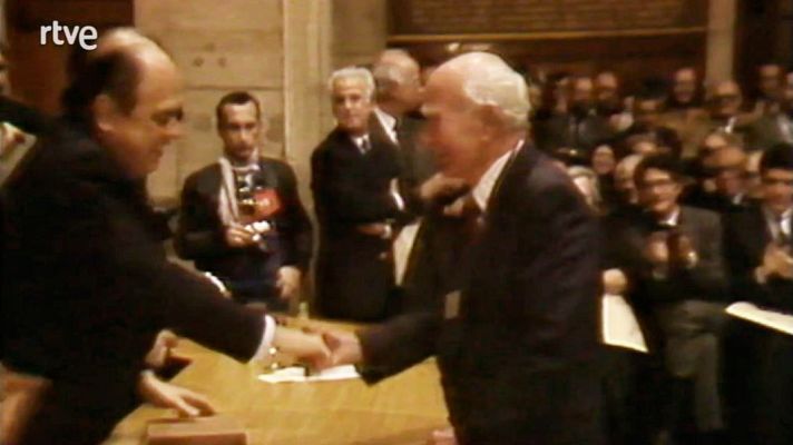 Arxiu TVE Catalunya - Joaquim Ventalló rep la Creu de Sant Jordi