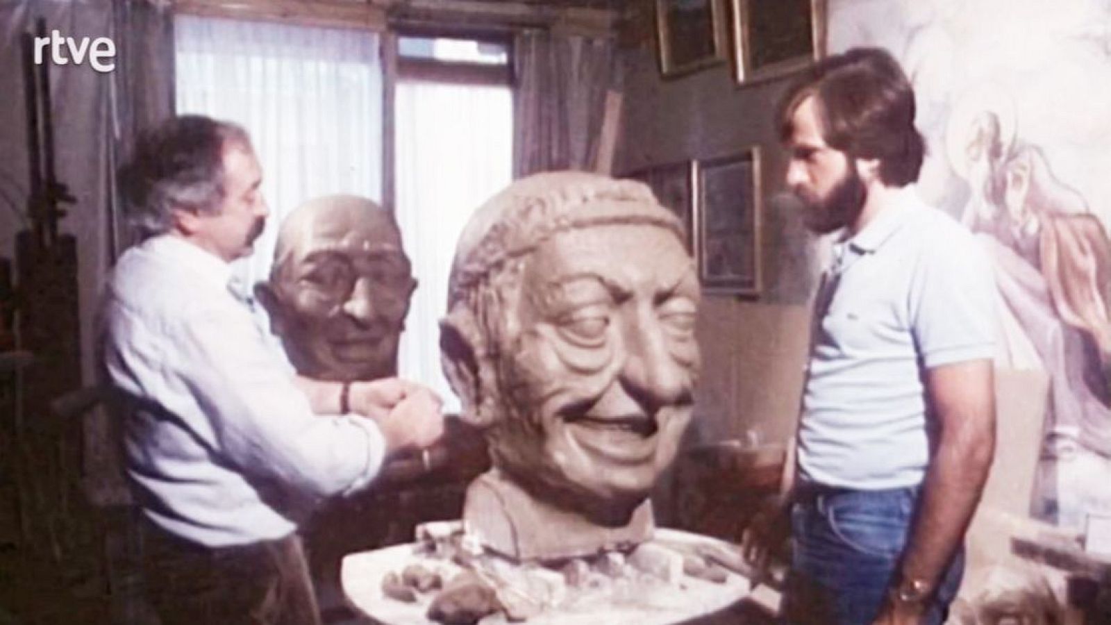 Arxiu TVE Catalunya - Comarques - Manel Casserras, artista geganter; Jordi Pujol candidat de CiU - Comarques | Veure