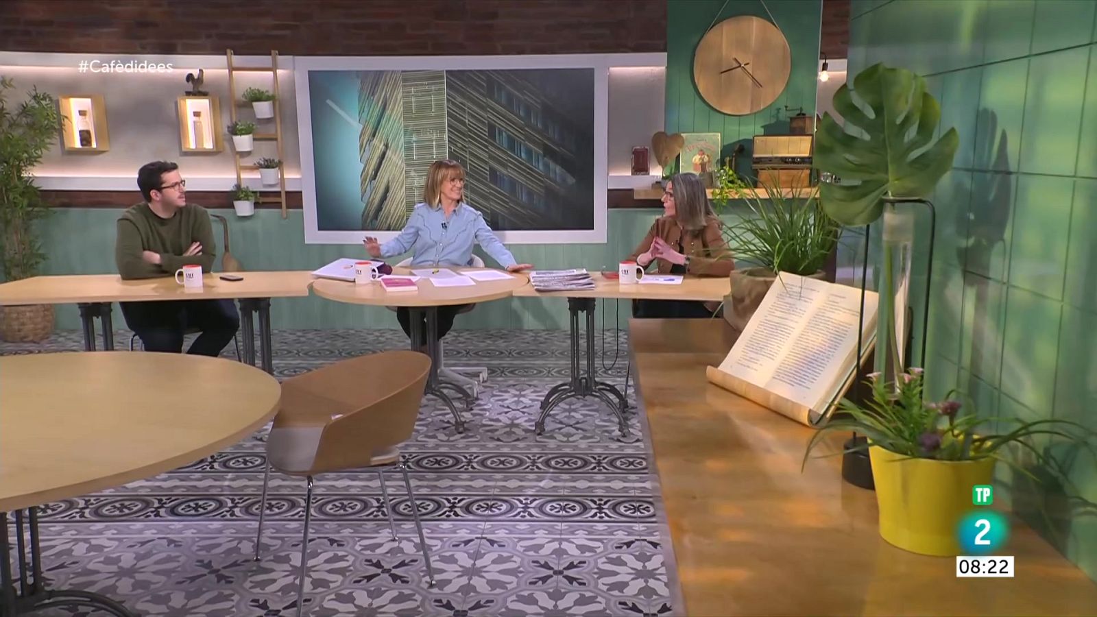 Gemma Nierga entrevista Cristina Casol. Marián García ens presenta 'Tu cerebro tiene hambre'. I parlem amb Esther Piqueras del cas de la seva filla Carme Chacón