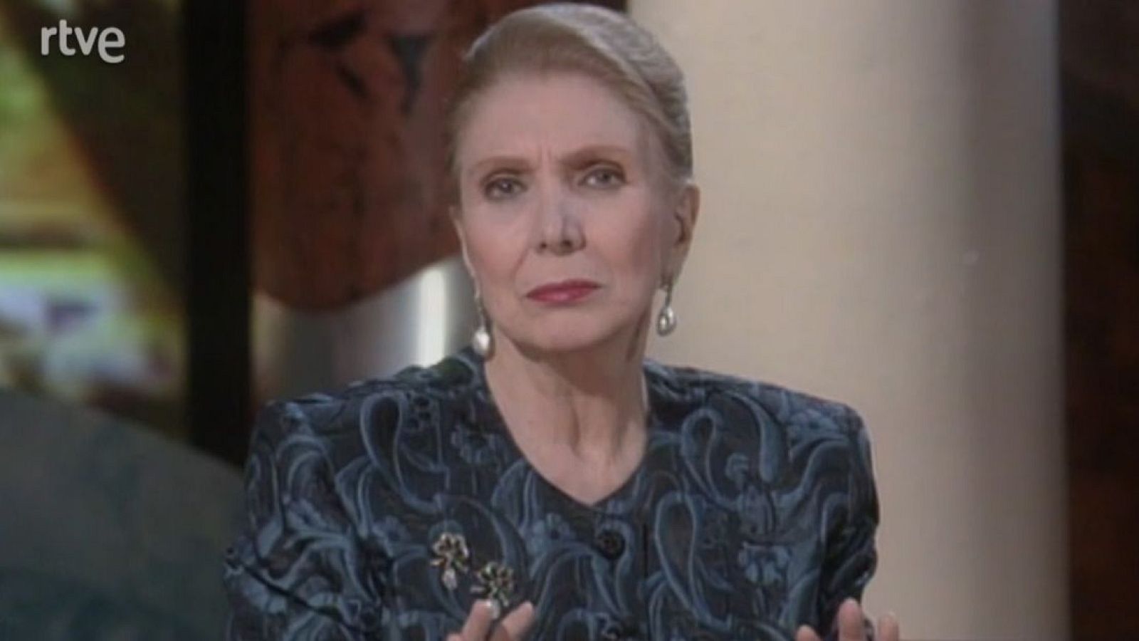 De la mano de María Dolores Pradera - Programas y Concursos en el Archivo de RTVE | Ver