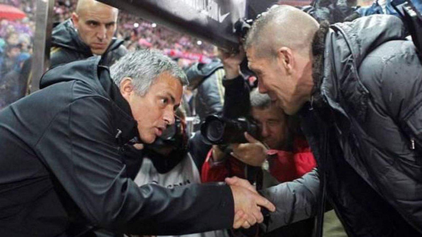 Mourinho - Simeone, duelo de altura en los banquillos | Ver