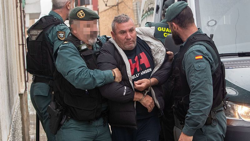 Los detenidos en Barbate fueron identificados por las cámaras y se halló pintura roja en la narcolancha