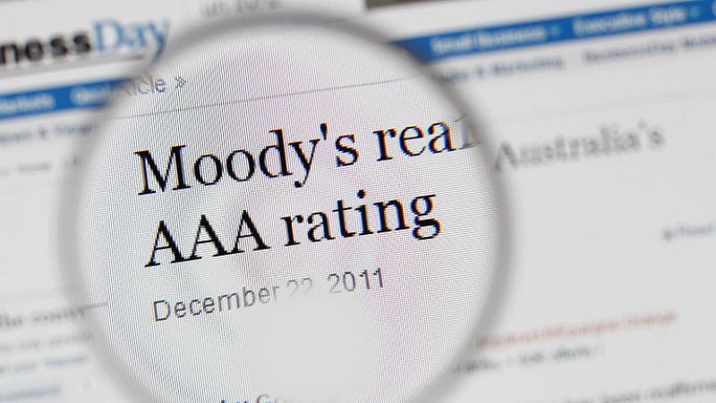 Bruselas pone freno a las agencias de calificación | Ver