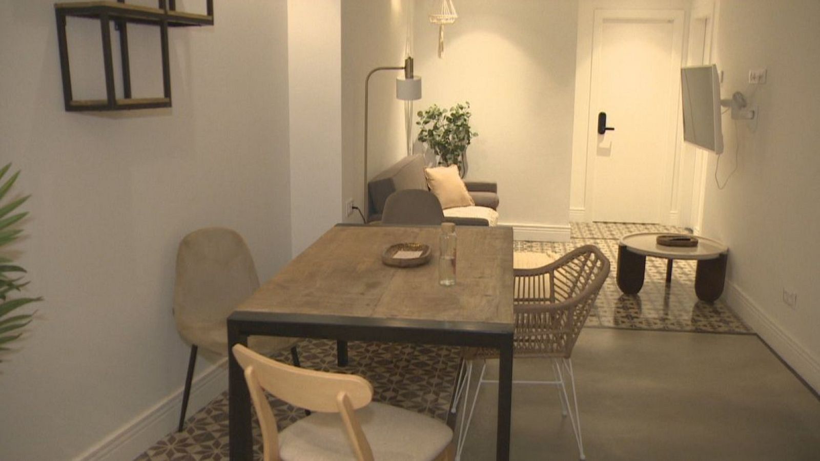 Els inversors troben escletxes per esquivar el topall del preu dels lloguers - L'Informatiu | Ver