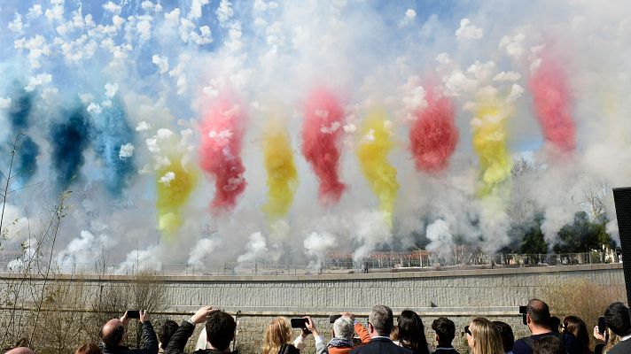 Telediario Fin de Semana - Madrid celebra su polémica mascletá entre protestas y con Almeida ausente