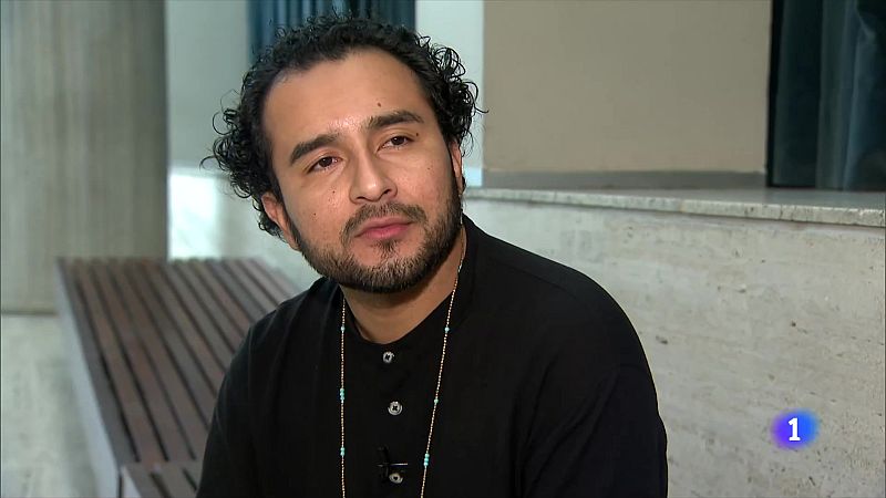 'Solito', el drama de la immigració que narra Javier Zamora - L'Informatiu | Ver