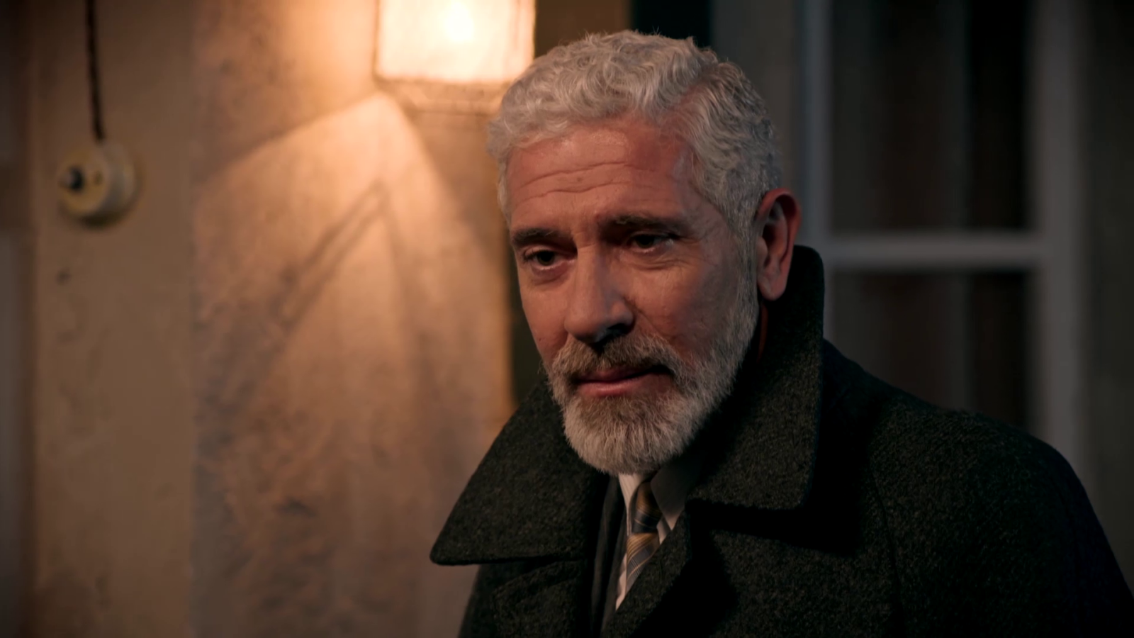 Don Cecilio le pide a Marta que sea su amante | Ver