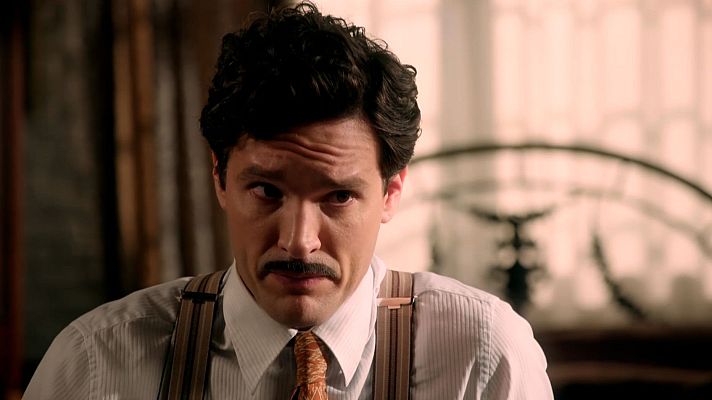 Salón de té La Moderna - Íñigo le cuenta a su padre su historia con Doña Carla