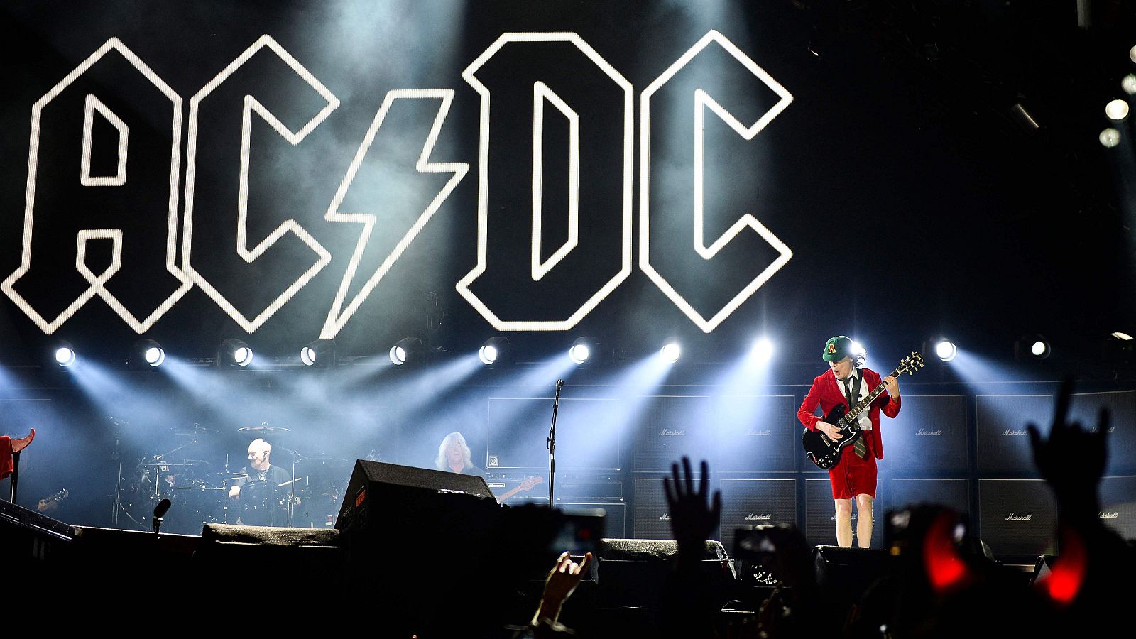 La banda AC/DC cumple 50 años - Informativo 24h | Ver