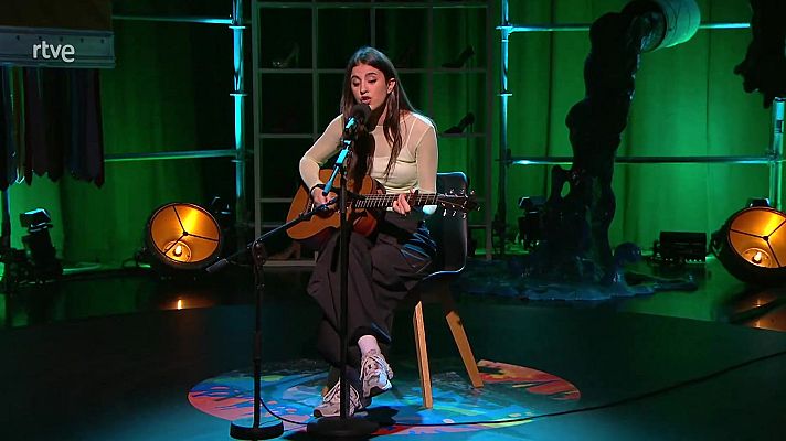 Culturas 2 - Entrevista y actuación de Izaro