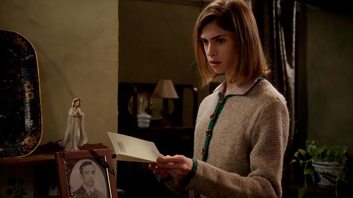 Salón de té La Moderna - Marta descubre que Antonia está a punto de perder su casa