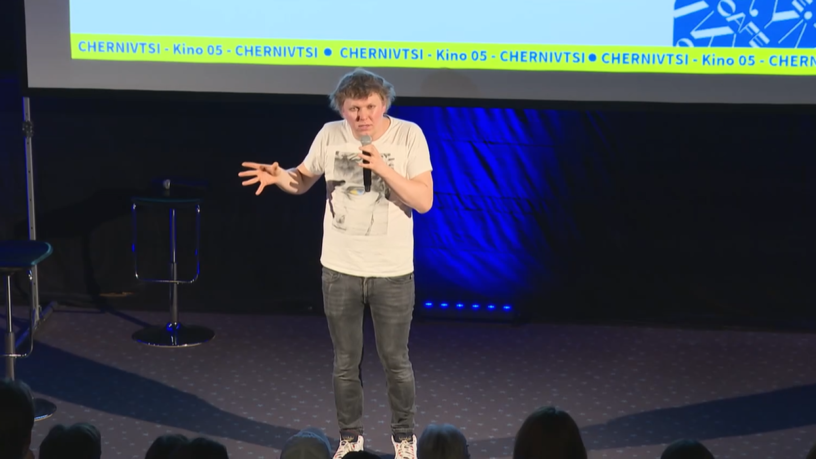 Humor como terapia contra la guerra en Ucrania - Telediario 2 | Ver