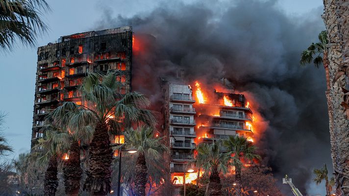 Especiales informativos - Incendio de un edificio en Valencia