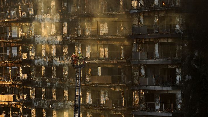 Por qué prendió tan rápido el edificio incendiado en Valencia | Ver