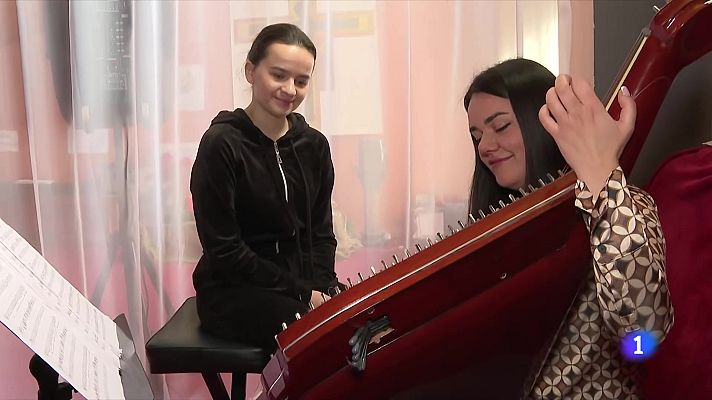 L'Informatiu - Ucraïnesos acollits a Catalunya viuen amb angoixa l'enquistament de la guerra