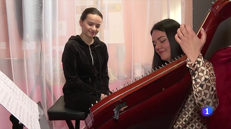 Ucraïnesos acollits a Catalunya viuen amb angoixa l'enquistament de la guerra - L'Informatiu | Ver