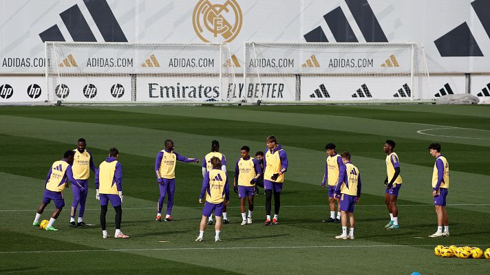 Telediario Fin de Semana - El Real Madrid recibe al Sevilla con el picante de los vídeos sobre los árbitros y el regreso de Ramos