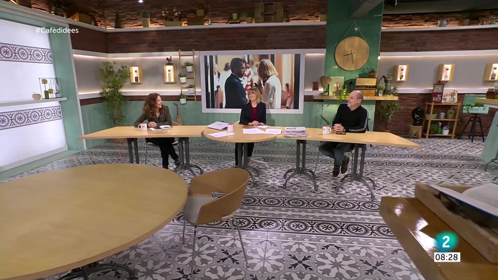 Gemma Nierga entrevista David Cid. Conversem amb Reed Brody. I parlem de les causes de l'incendi en un bloc de pisos residencials de València