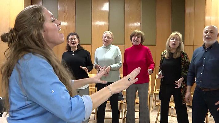 Saber vivir - Viajamos hasta la escuela coral de Madrid para aprender del coro gospel.