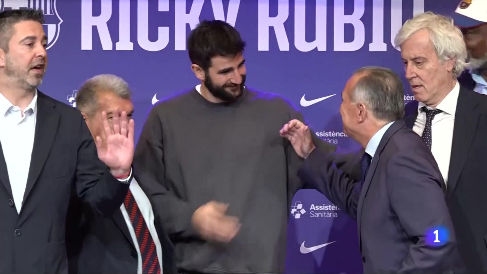 Emotiva presentació de Ricky Rubio en el seu retorn al Palau - L'Informatiu | Ver