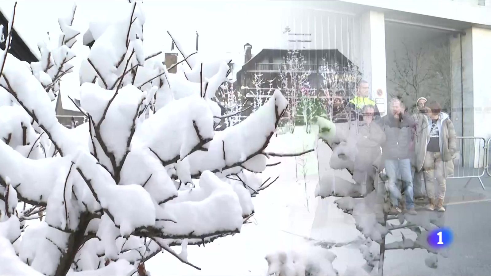 Cau la nevada de la temporada al Pirineu - L'Informatiu | Ver