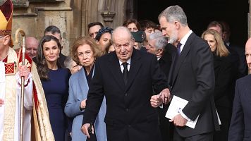El rey Felipe VI y Juan Carlos I se reencuentran tras dos meses sin verse en el funeral de Constantino de Grecia