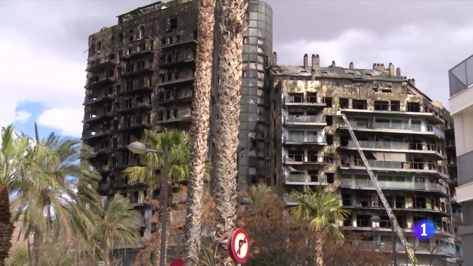 ¿Reconstruir o demoler? El dilema del edificio de Valencia | Ver