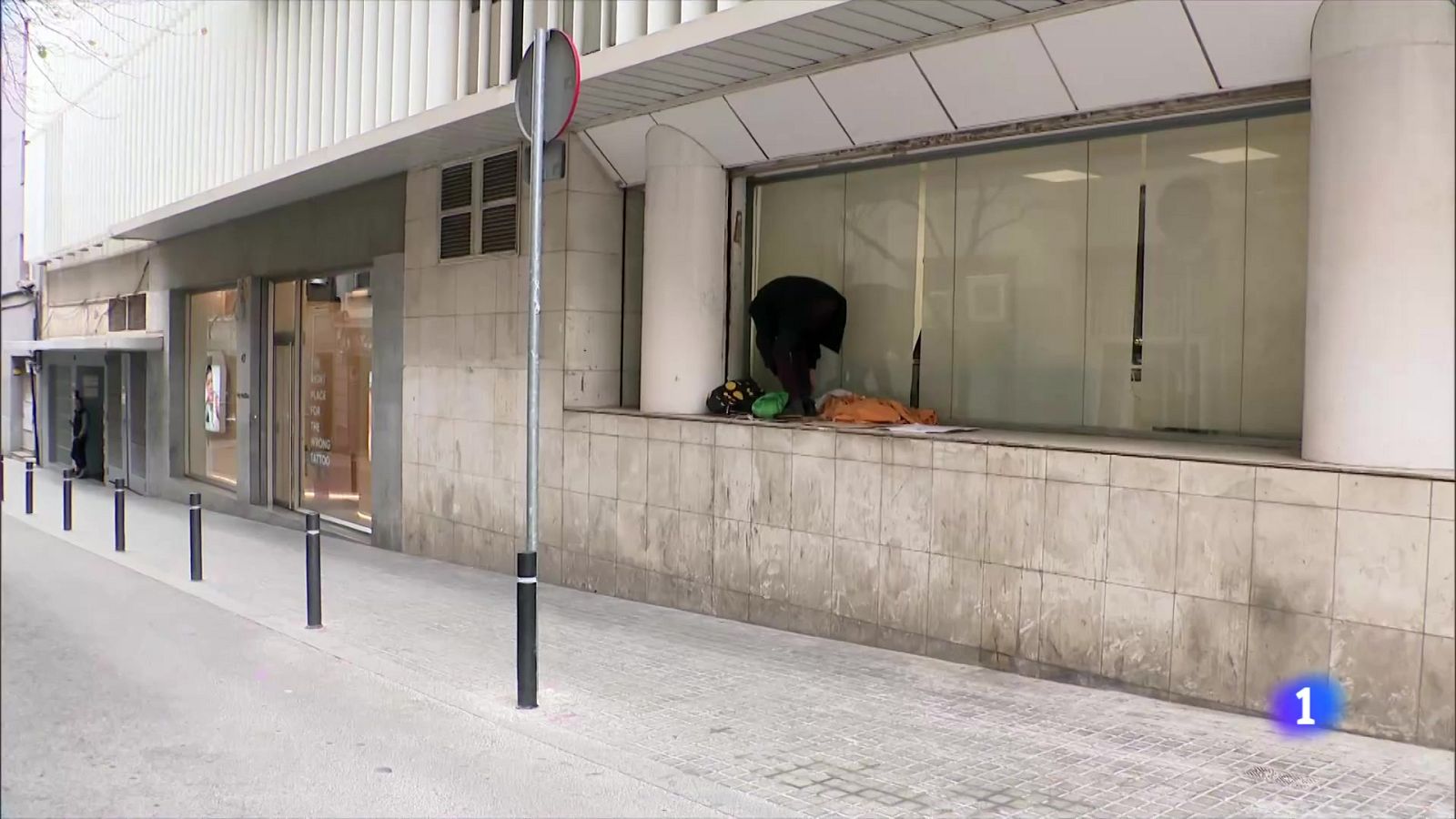 Arrels Fundació fa un mapa amb els indrets de l'arquitectura hostil - L'Informatiu | Ver