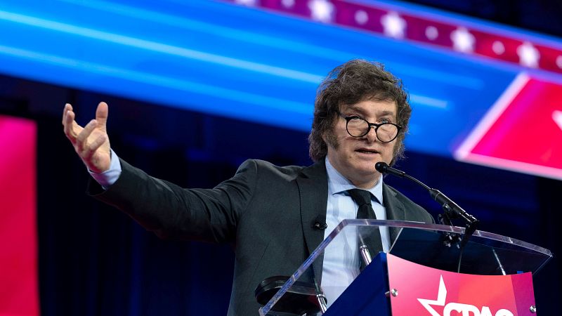 Milei prohibirá el lenguaje inclusivo en la administración pública nacional - Telediario 2 | Ver