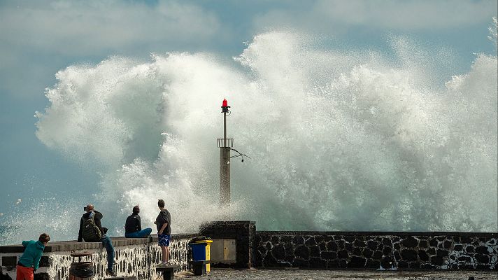 El tiempo - Viento fuerte y un nuevo frente nuboso con chubascos en el centro y norte