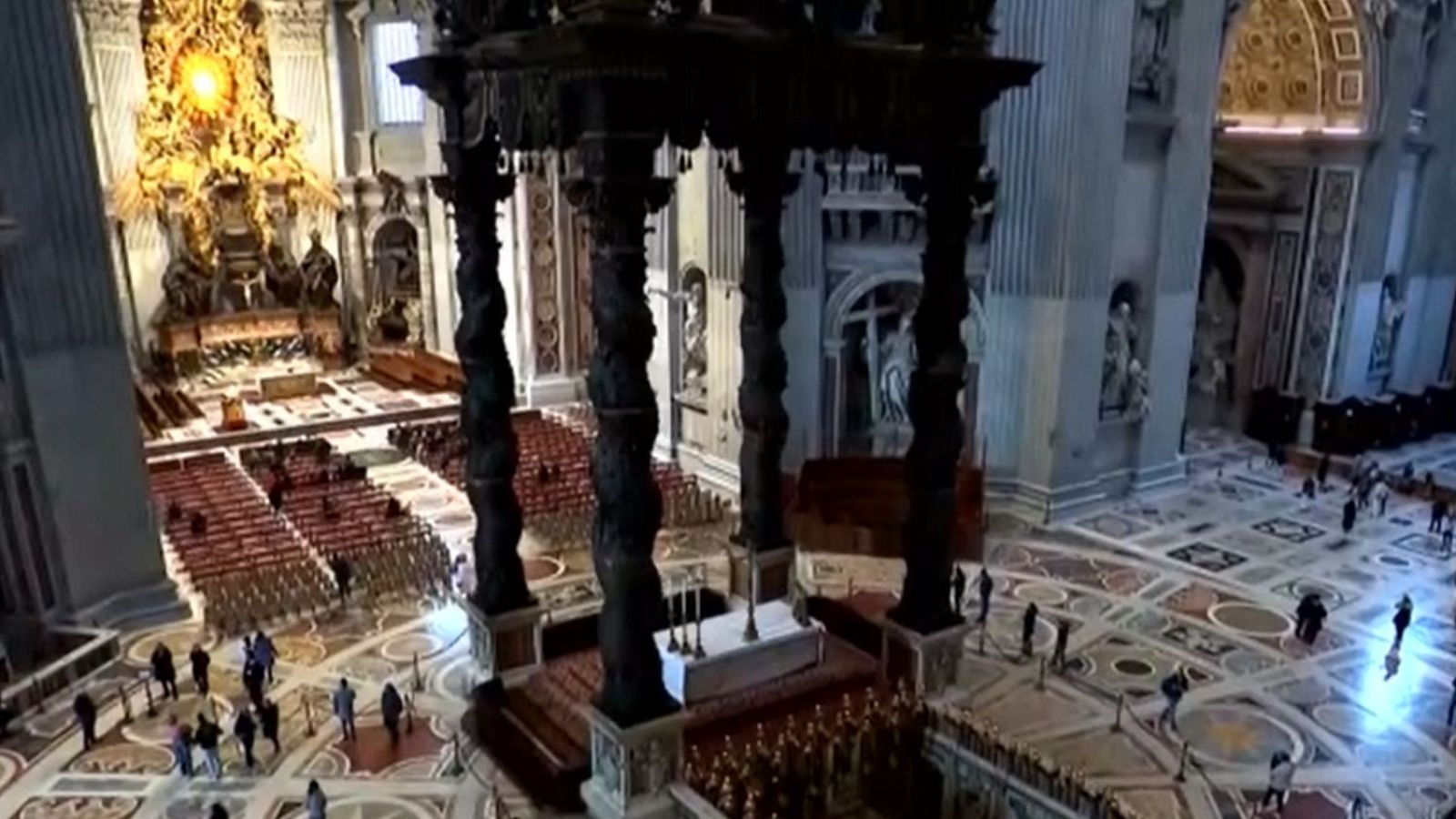 El Vaticano restaura el Baldaquino de Bernini en San Pedro por el Jubileo de 2025 | Ver