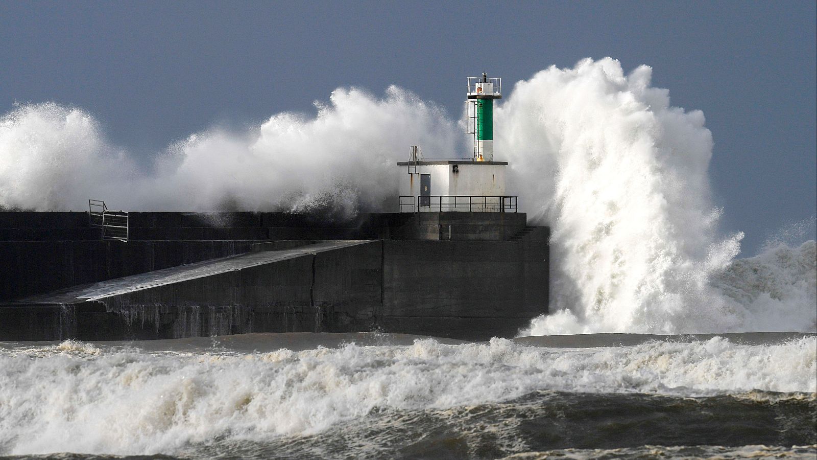 España: Fin de semana de frío, lluvia y nieve | Ver